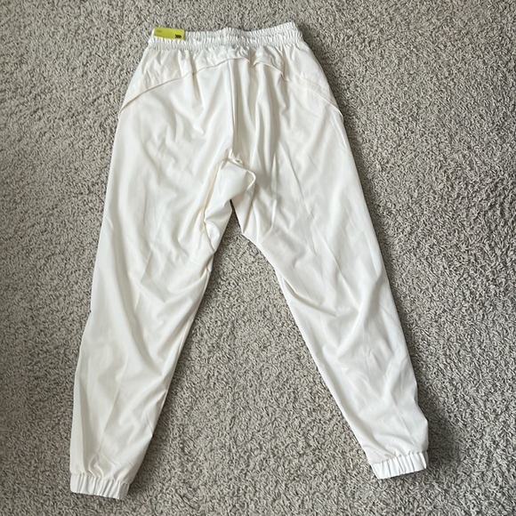 🆕 NWT all in motion off-white mid-rise double-lined joggers Womens size Small - Picture 4 of 9